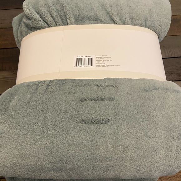 Berkshire Bedding New Berkshire Life Luxeloft Blanket Poshmark